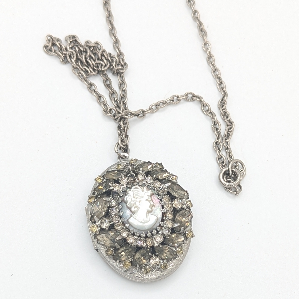 Vintage Hobé Rhinestone Cameo 1960s Locket Pendant Necklace - Picture 5 of 9